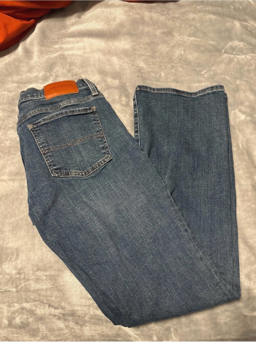 Lucky Brand women’s size 6/28 Medium Blue ankle Jeans